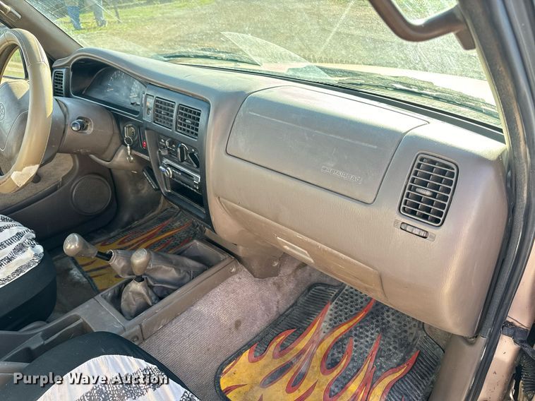 image for item EH6692 1999 Toyota  Tacoma pickup truck