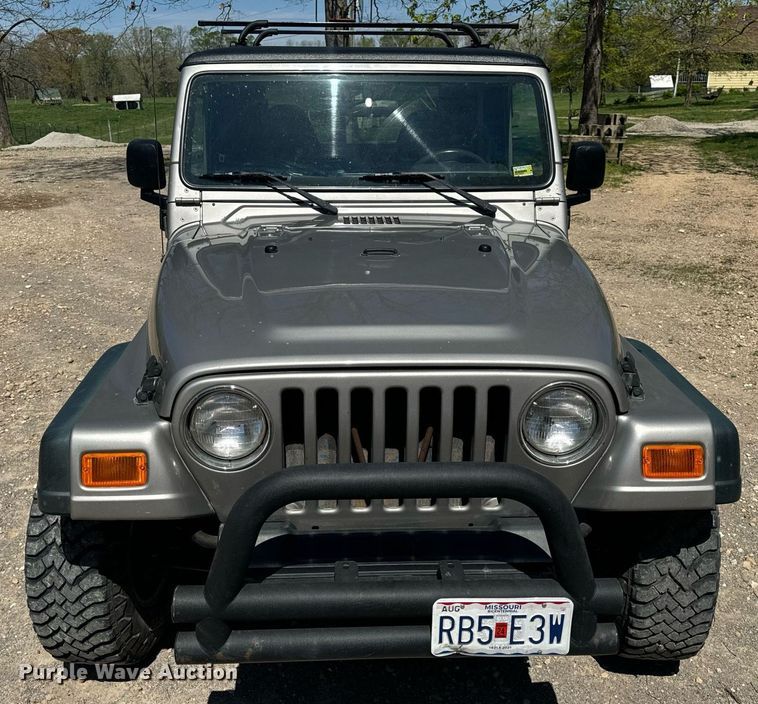 image for item EH6704 2000 Jeep Wrangler Sport SUV