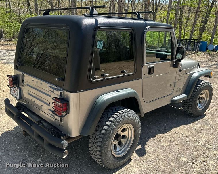 image for item EH6704 2000 Jeep Wrangler Sport SUV