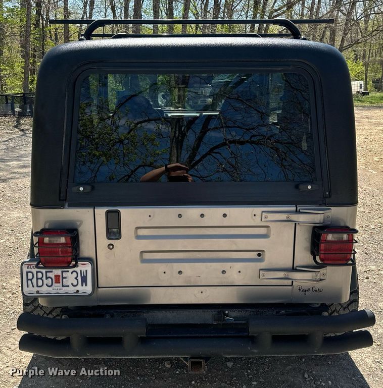 image for item EH6704 2000 Jeep Wrangler Sport SUV