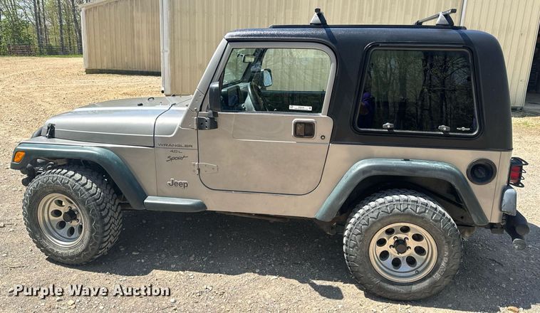 image for item EH6704 2000 Jeep Wrangler Sport SUV