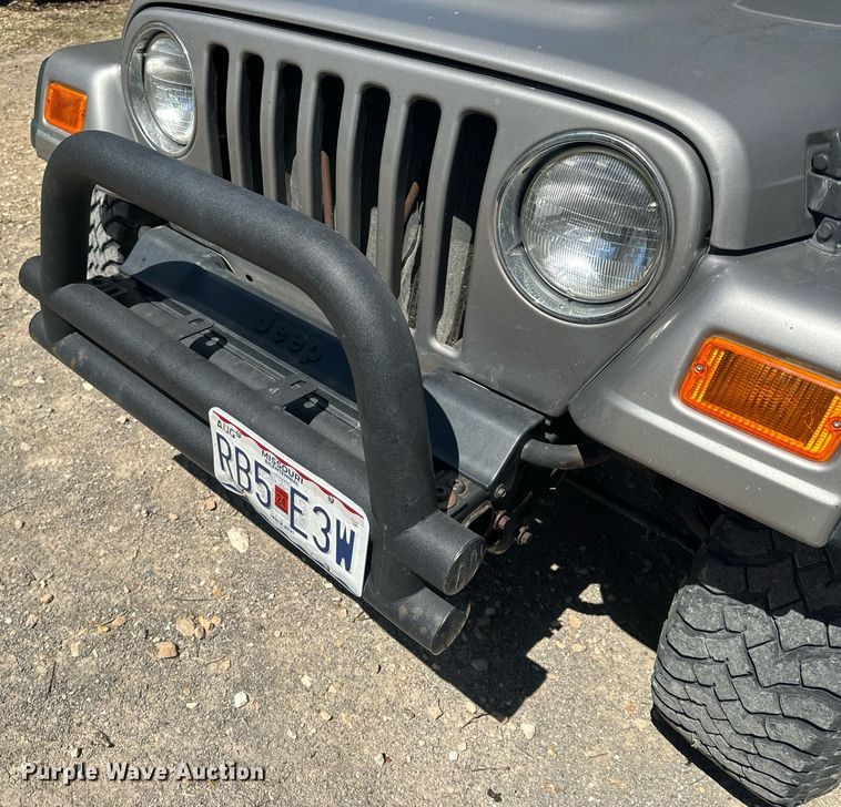 image for item EH6704 2000 Jeep Wrangler Sport SUV