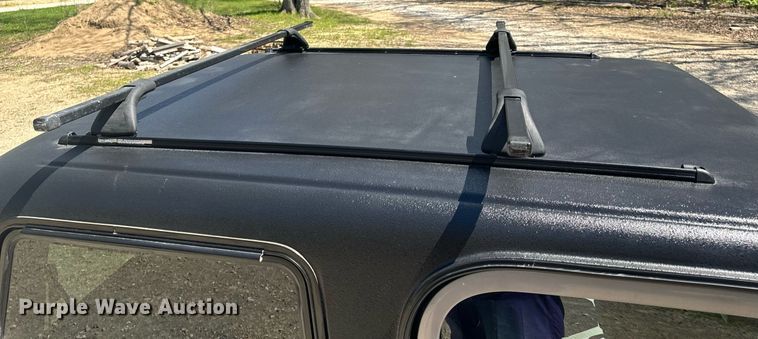 image for item EH6704 2000 Jeep Wrangler Sport SUV