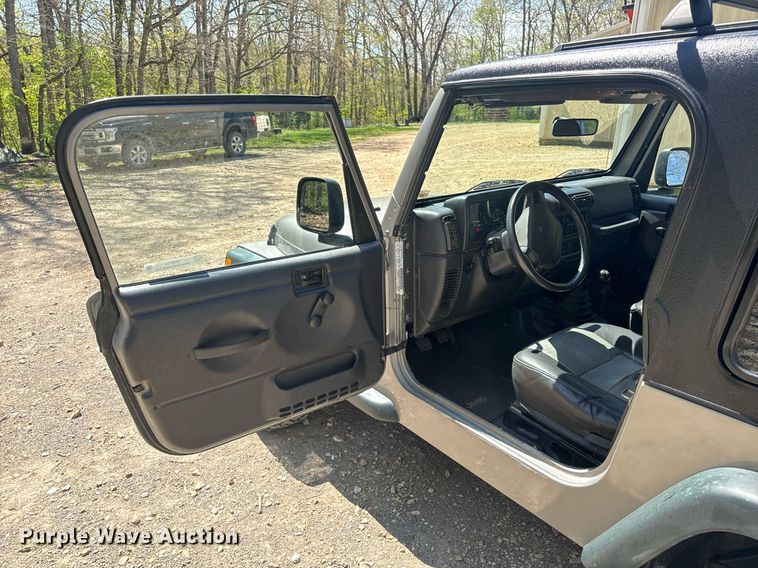 image for item EH6704 2000 Jeep Wrangler Sport SUV