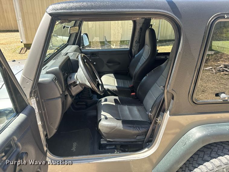image for item EH6704 2000 Jeep Wrangler Sport SUV