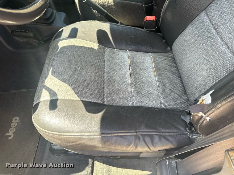 image for item EH6704 2000 Jeep Wrangler Sport SUV