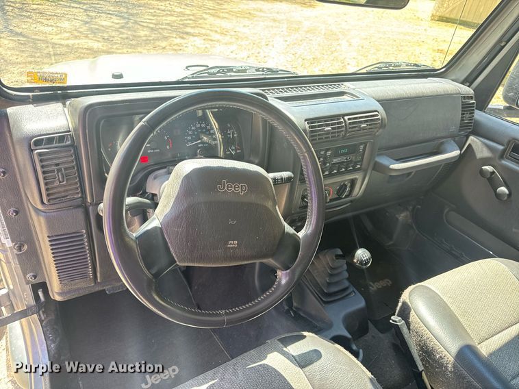 image for item EH6704 2000 Jeep Wrangler Sport SUV