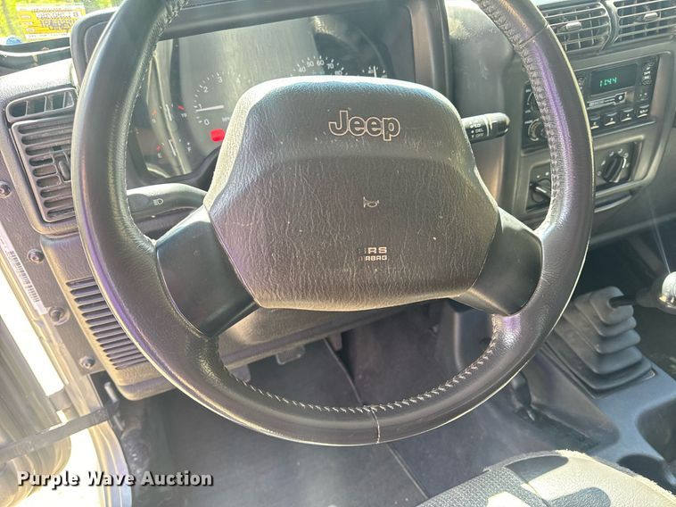 image for item EH6704 2000 Jeep Wrangler Sport SUV