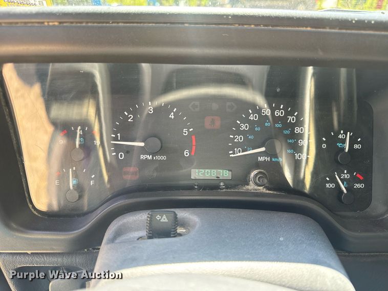 image for item EH6704 2000 Jeep Wrangler Sport SUV