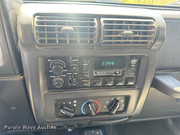 image for item EH6704 2000 Jeep Wrangler Sport SUV