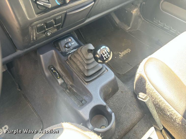 image for item EH6704 2000 Jeep Wrangler Sport SUV