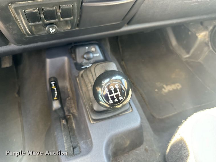 image for item EH6704 2000 Jeep Wrangler Sport SUV