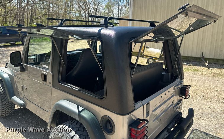 image for item EH6704 2000 Jeep Wrangler Sport SUV