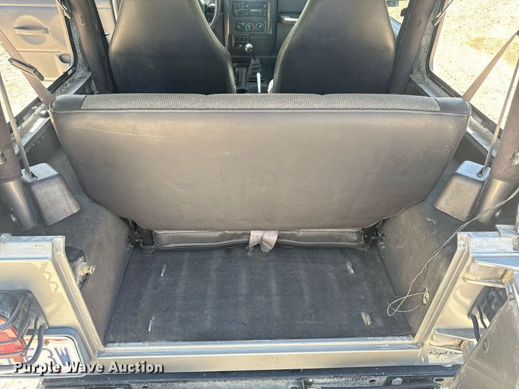 image for item EH6704 2000 Jeep Wrangler Sport SUV