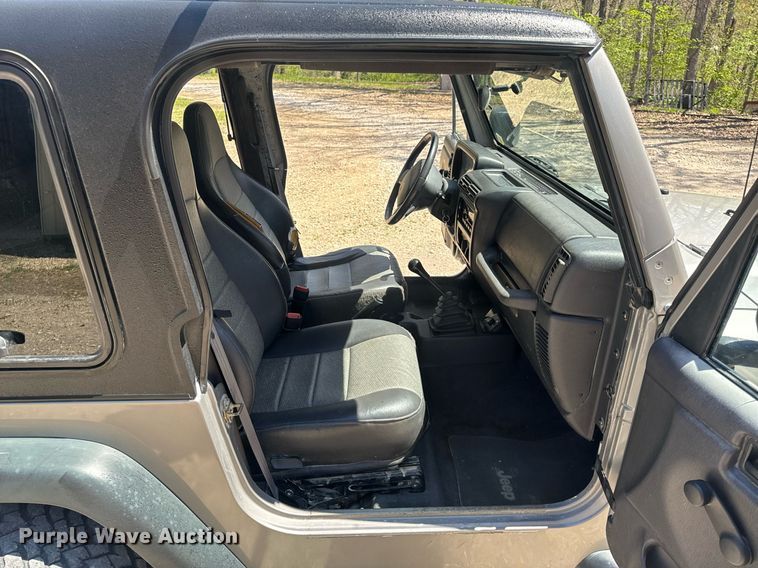 image for item EH6704 2000 Jeep Wrangler Sport SUV