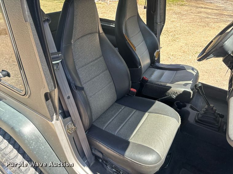 image for item EH6704 2000 Jeep Wrangler Sport SUV