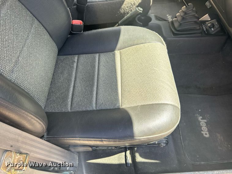 image for item EH6704 2000 Jeep Wrangler Sport SUV