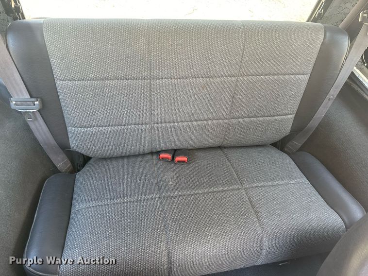 image for item EH6704 2000 Jeep Wrangler Sport SUV