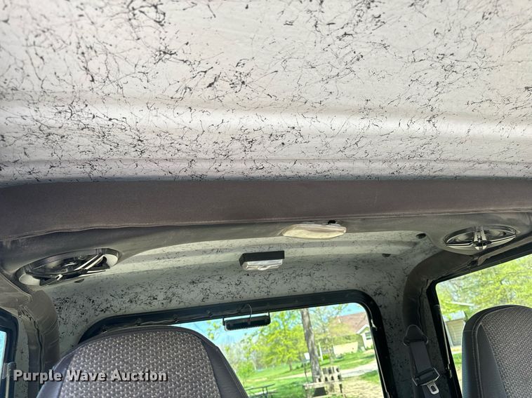 image for item EH6704 2000 Jeep Wrangler Sport SUV