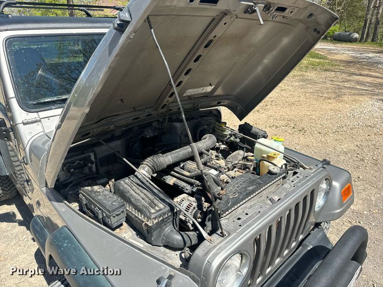 image for item EH6704 2000 Jeep Wrangler Sport SUV