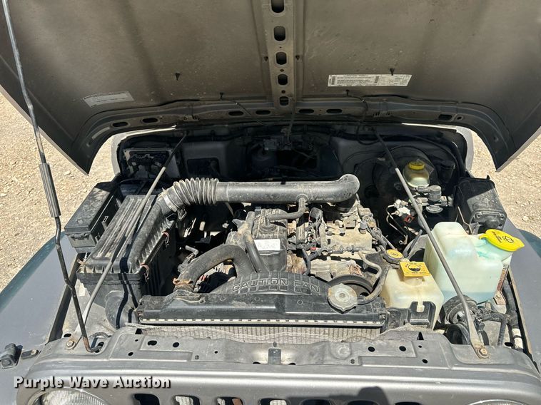 image for item EH6704 2000 Jeep Wrangler Sport SUV