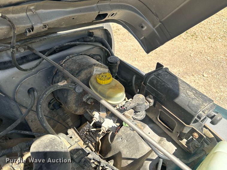 image for item EH6704 2000 Jeep Wrangler Sport SUV