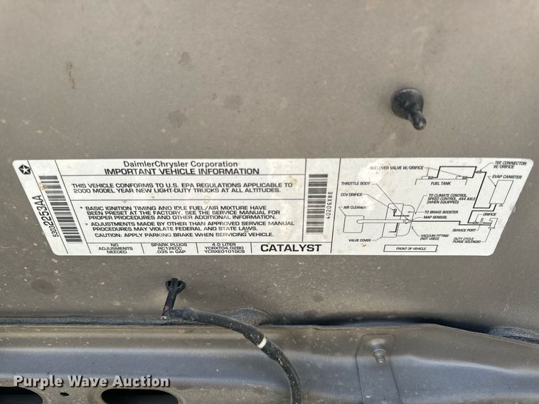 image for item EH6704 2000 Jeep Wrangler Sport SUV