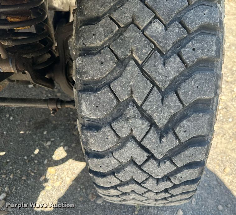 image for item EH6704 2000 Jeep Wrangler Sport SUV