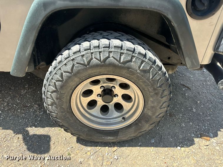 image for item EH6704 2000 Jeep Wrangler Sport SUV