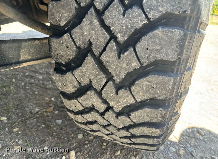 image for item EH6704 2000 Jeep Wrangler Sport SUV
