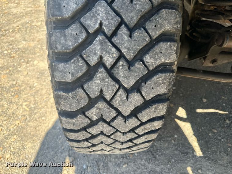 image for item EH6704 2000 Jeep Wrangler Sport SUV