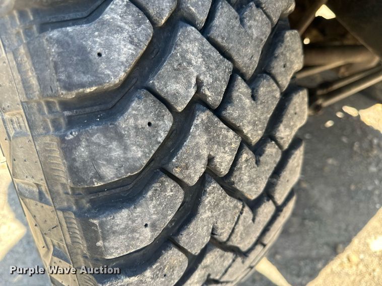 image for item EH6704 2000 Jeep Wrangler Sport SUV
