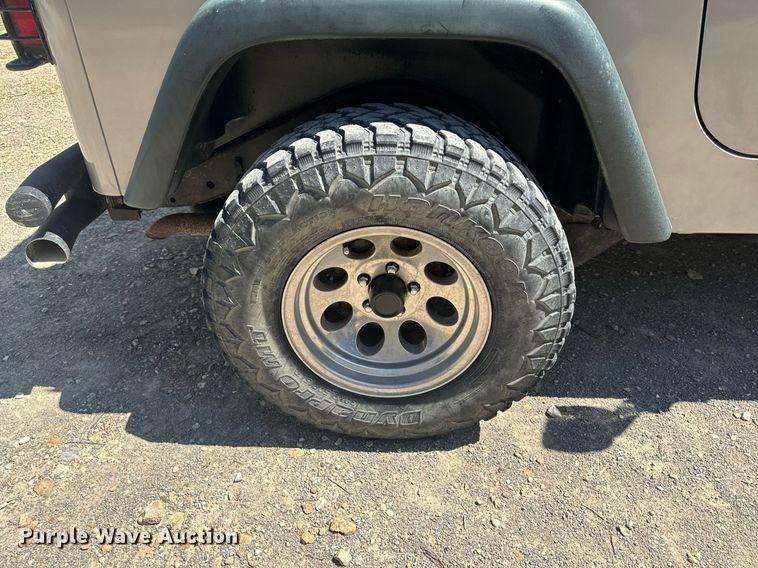 image for item EH6704 2000 Jeep Wrangler Sport SUV