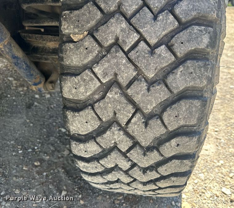 image for item EH6704 2000 Jeep Wrangler Sport SUV