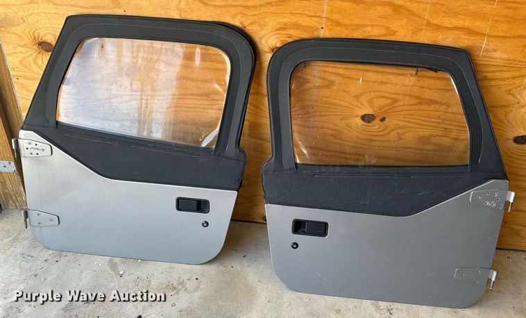 image for item EH6704 2000 Jeep Wrangler Sport SUV