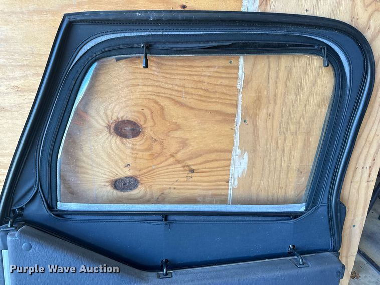 image for item EH6704 2000 Jeep Wrangler Sport SUV
