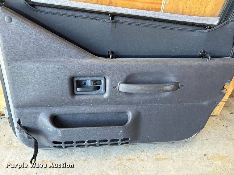 image for item EH6704 2000 Jeep Wrangler Sport SUV