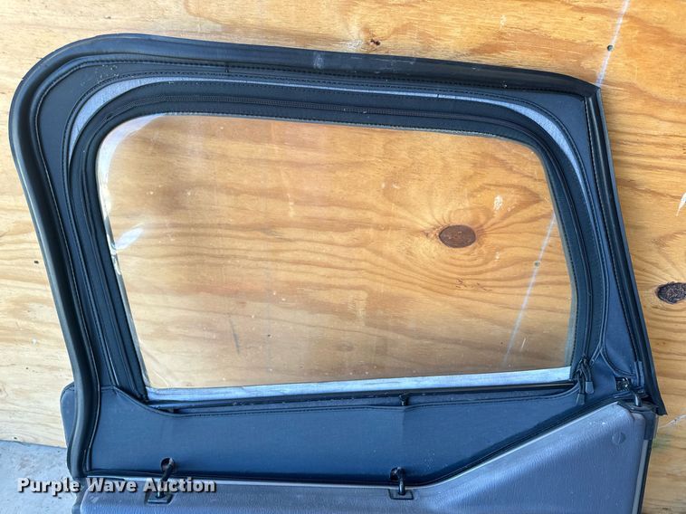 image for item EH6704 2000 Jeep Wrangler Sport SUV
