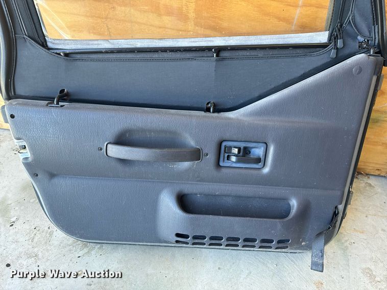 image for item EH6704 2000 Jeep Wrangler Sport SUV