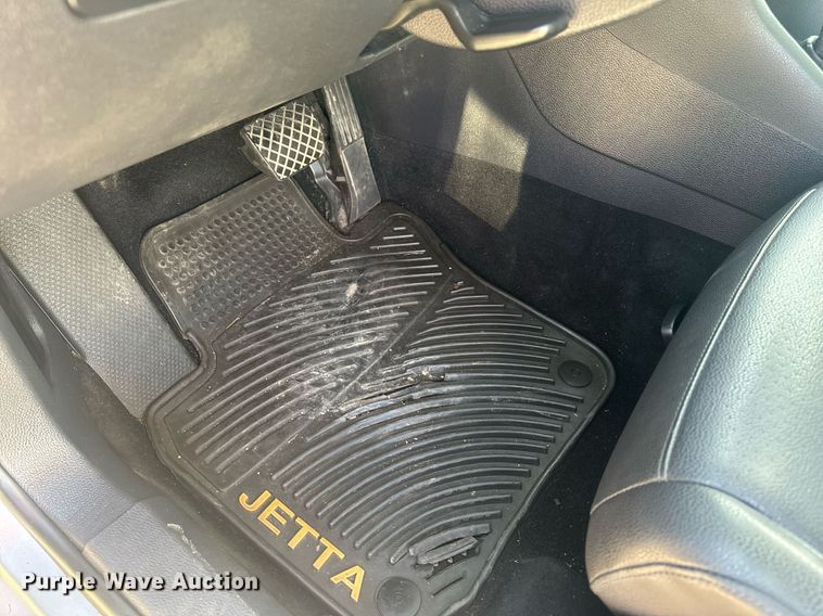 image for item EH6710 2010 Volkswagen Jetta TDI 