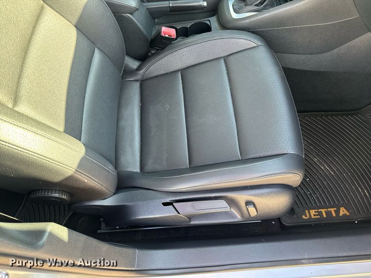 image for item EH6710 2010 Volkswagen Jetta TDI 