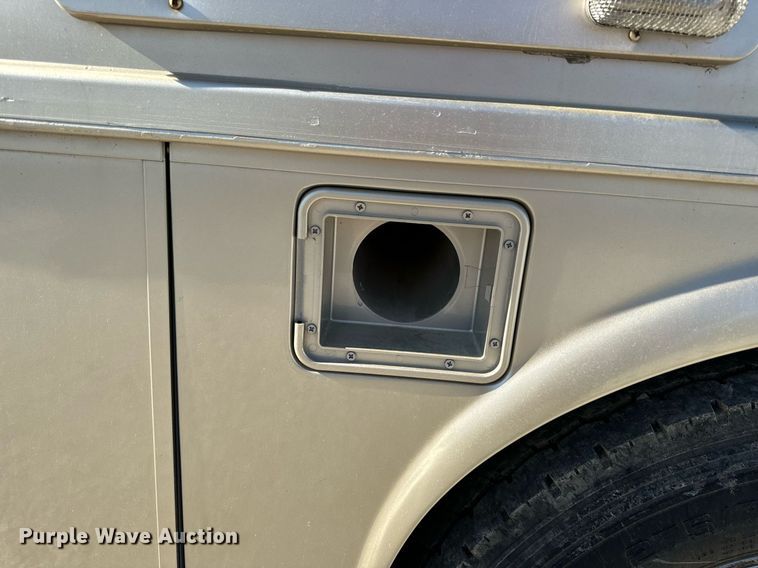 image for item EH6711 2003 Newmar Kountry Star RV