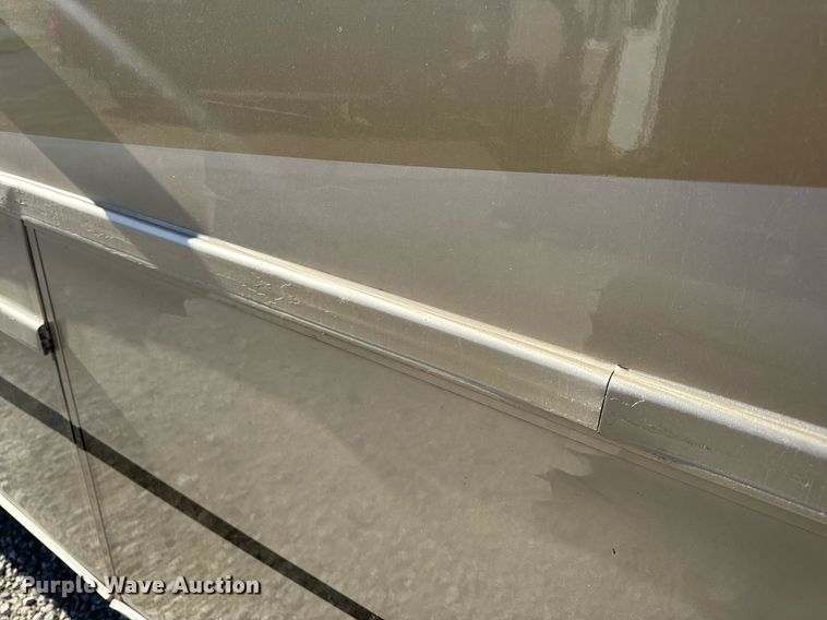 image for item EH6711 2003 Newmar Kountry Star RV