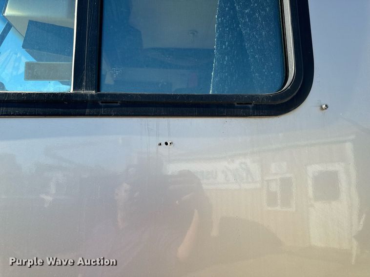 image for item EH6711 2003 Newmar Kountry Star RV