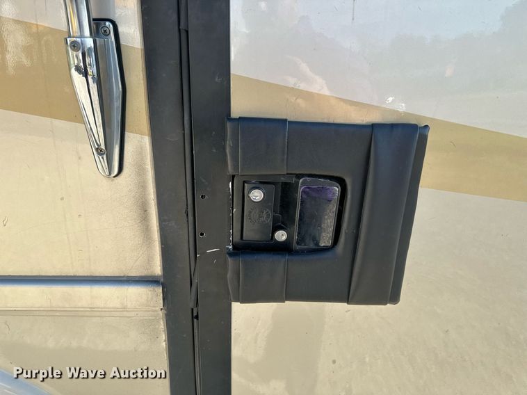 image for item EH6711 2003 Newmar Kountry Star RV