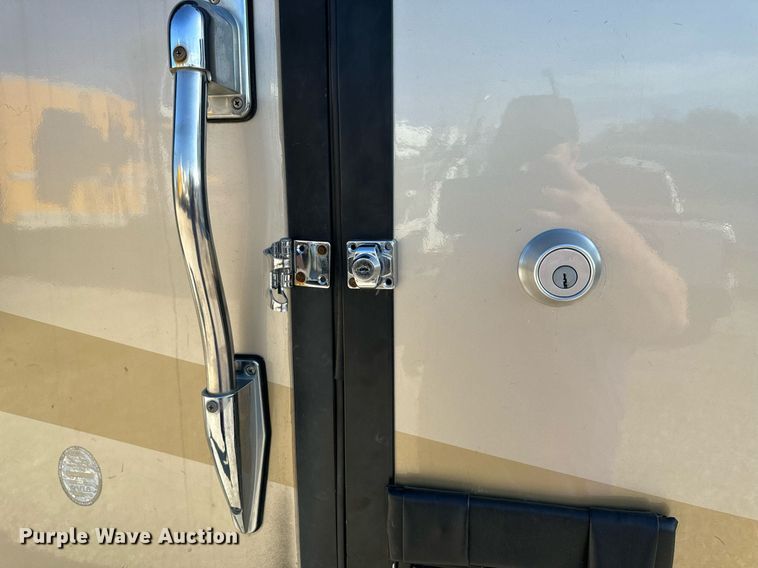 image for item EH6711 2003 Newmar Kountry Star RV