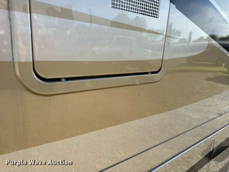 image for item EH6711 2003 Newmar Kountry Star RV