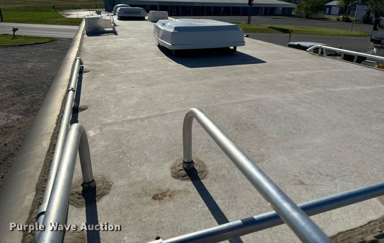 image for item EH6711 2003 Newmar Kountry Star RV