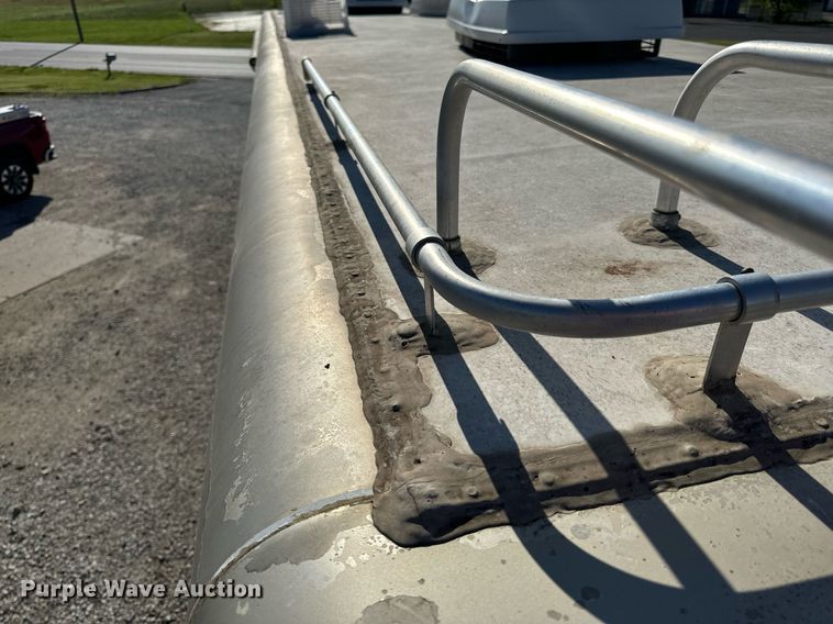 image for item EH6711 2003 Newmar Kountry Star RV