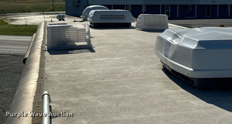 image for item EH6711 2003 Newmar Kountry Star RV